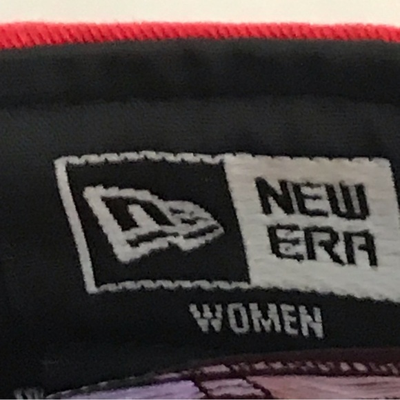 New Era / PINK / Victoria's Secret / Philadelphia Phillies SnapBack Women's Cap - Picture 7 of 16